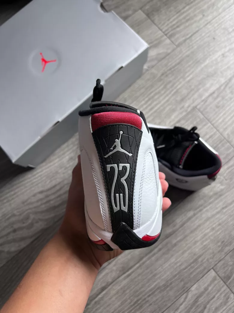 Air Jordan 14 Retro black toe