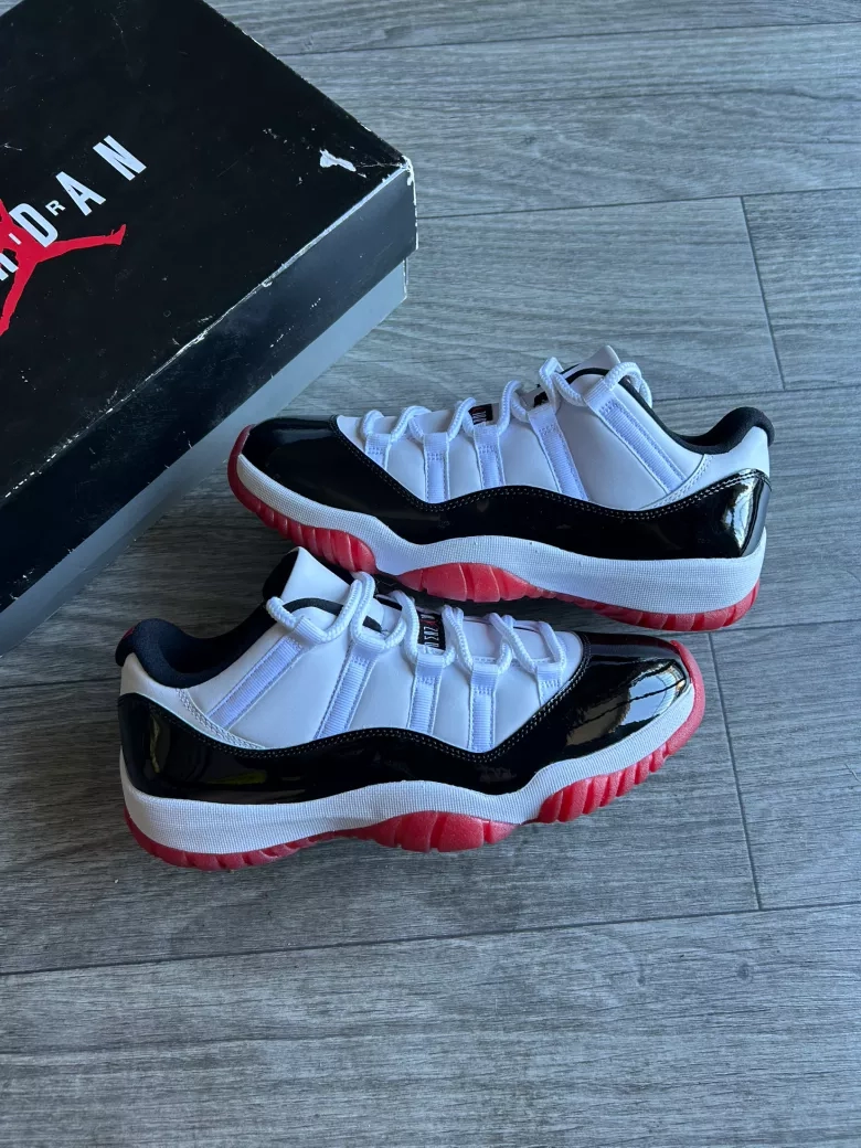 Air Jordan 11 Retro Low concord bred