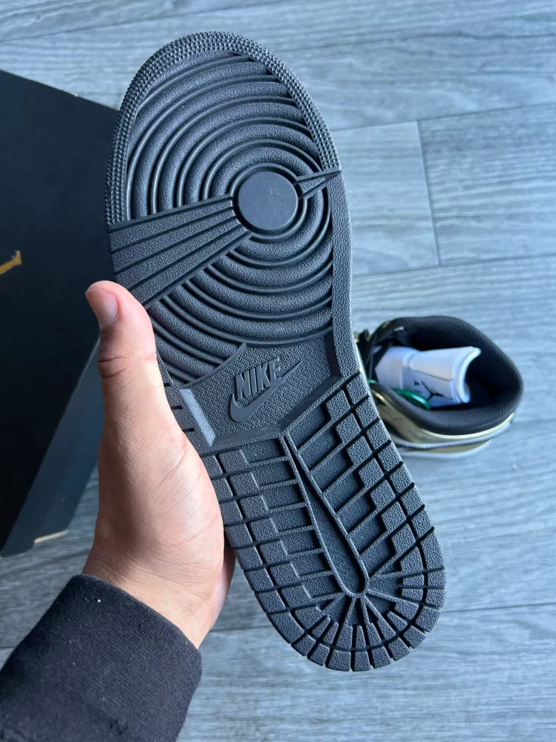 Air Jordan 1 Mid SE Metallic Gold