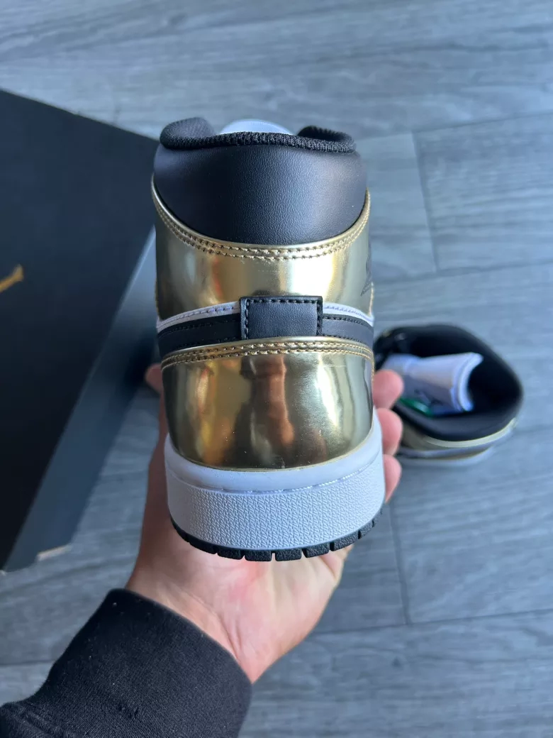 Air Jordan 1 Mid SE Metallic Gold