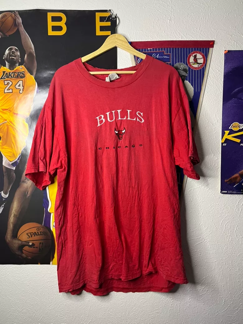 Vintage Chicago Bulls Embroidered T-Shirt