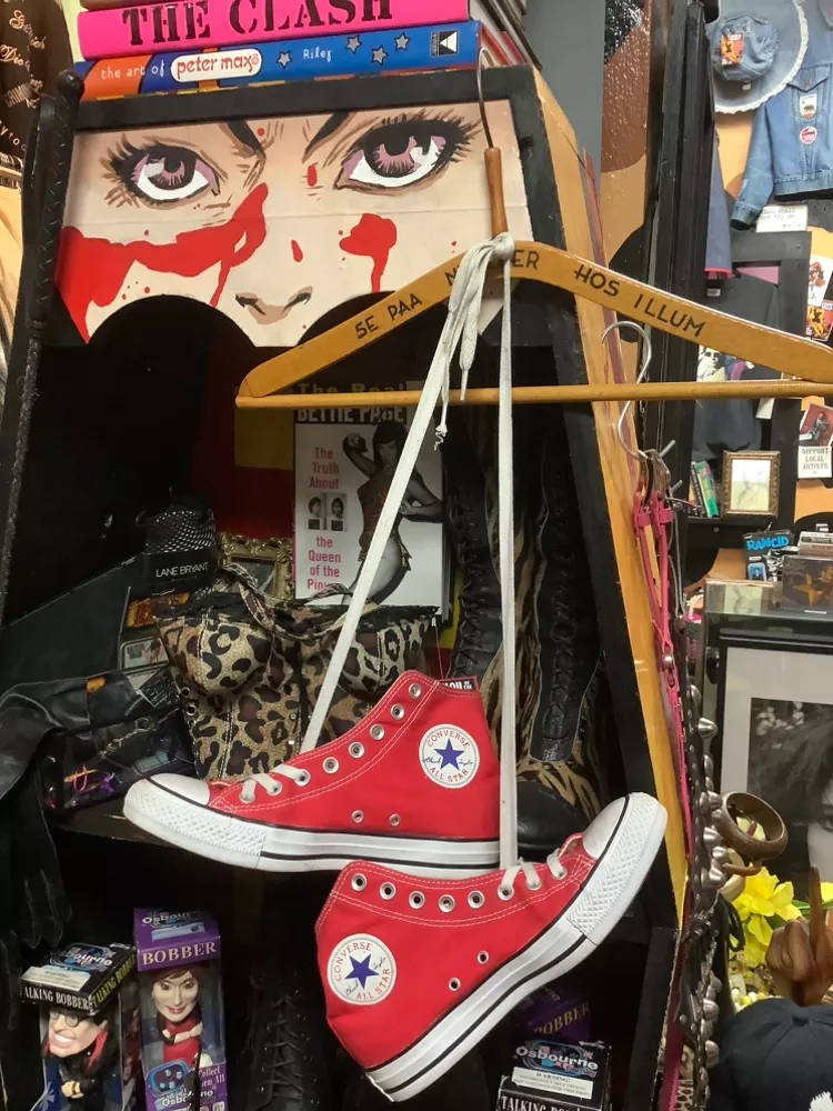 Converse All Star Hi-Tops Red(NoT VinTage)