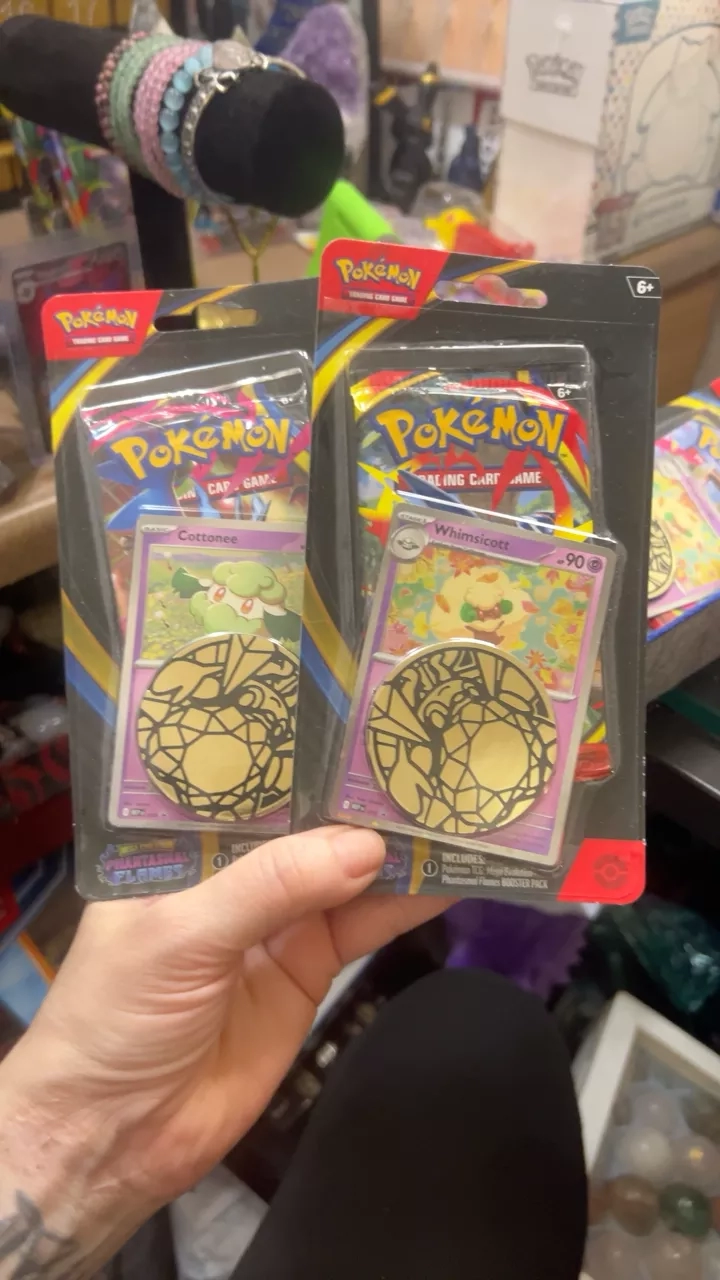 Pokemon TCG: Cottonee & Whimsicott Coin Blister Pack