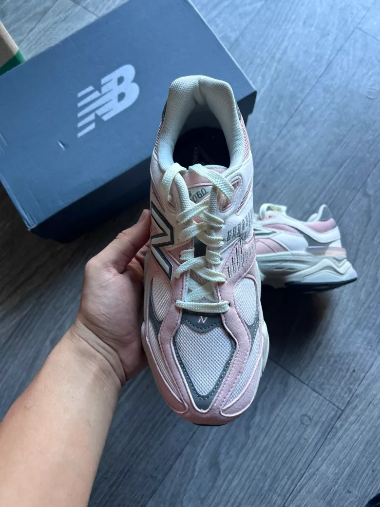 New Balance 9060 Pink Bliss Sneakers