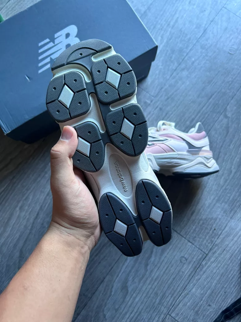 New Balance 9060 Pink Bliss Sneakers