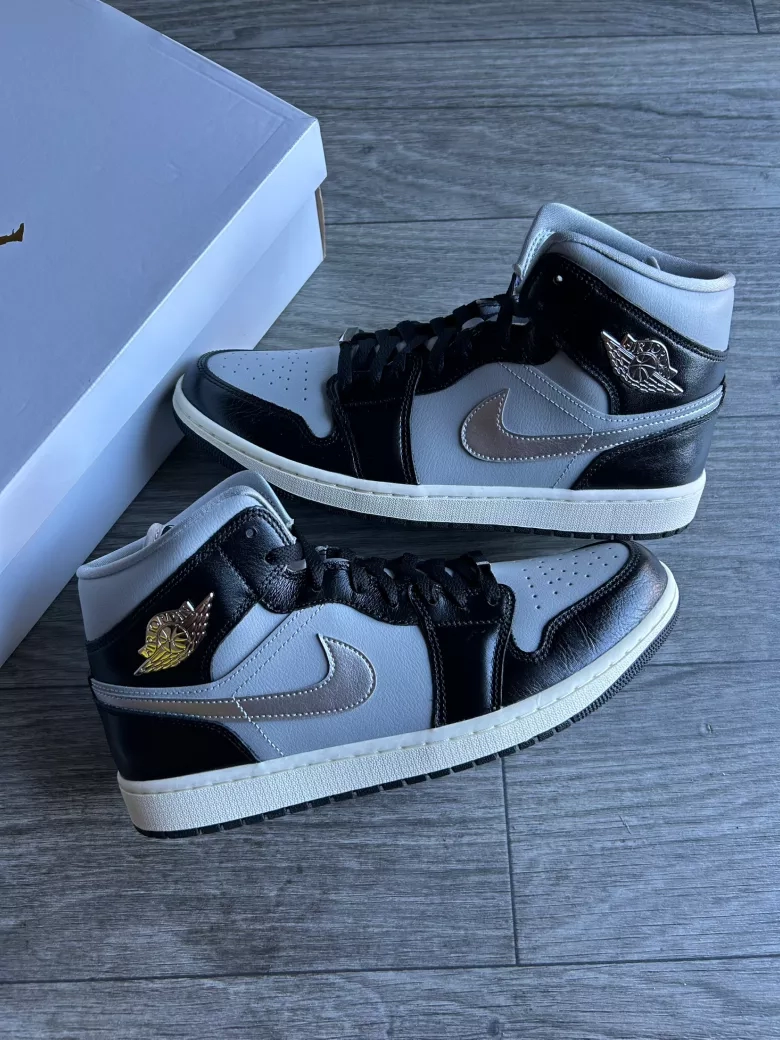 Air Jordan 1 Mid metallic silver