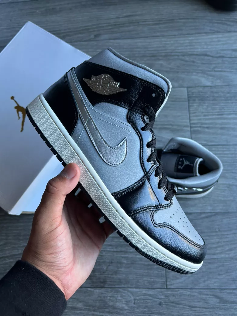 Air Jordan 1 Mid metallic silver