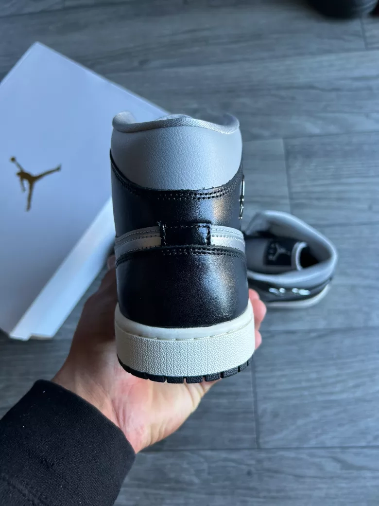 Air Jordan 1 Mid metallic silver