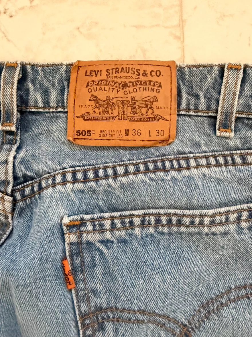 Classic Light Wash Levi's Denim Jeans