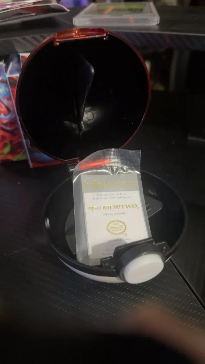 23 Golden Mewtwo #150 Pokemon Card