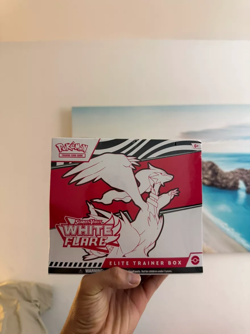 Pokemon TCG Scarlet & Violet White Flare Elite Trainer Box