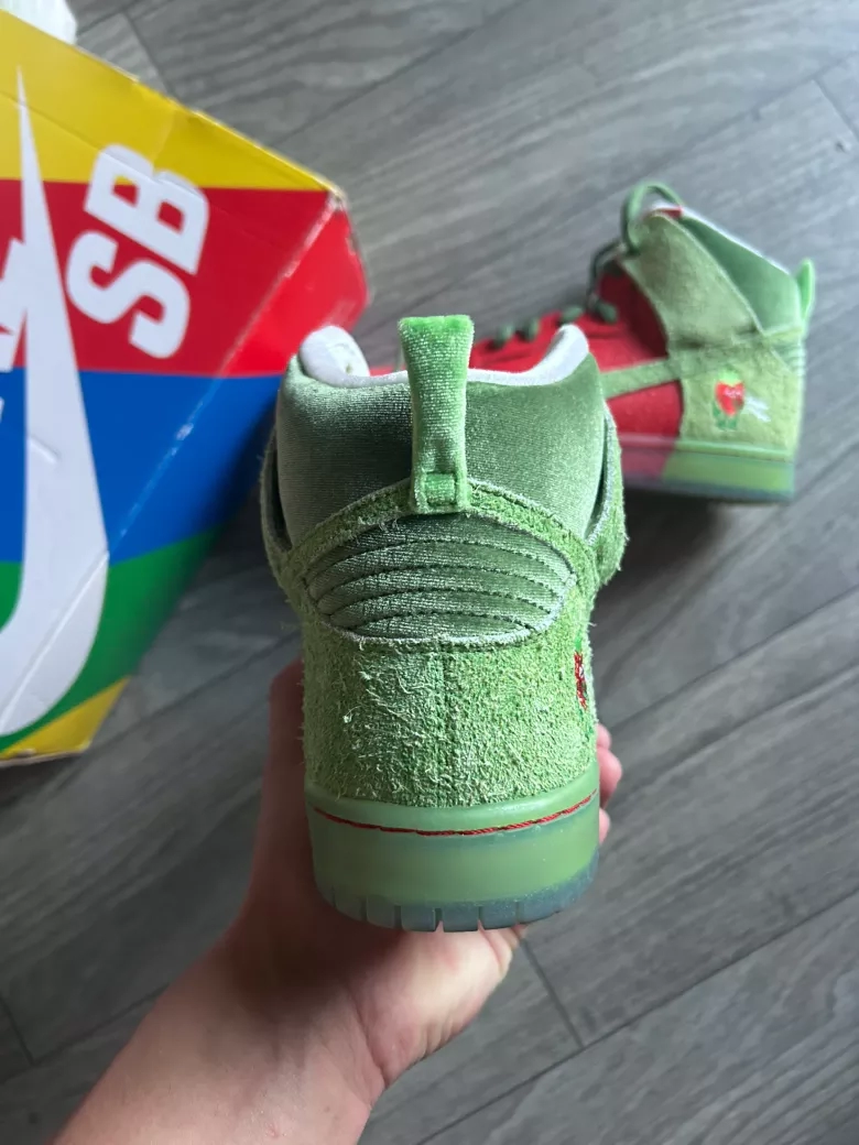 Nike SB Dunk High Strawberry Cough