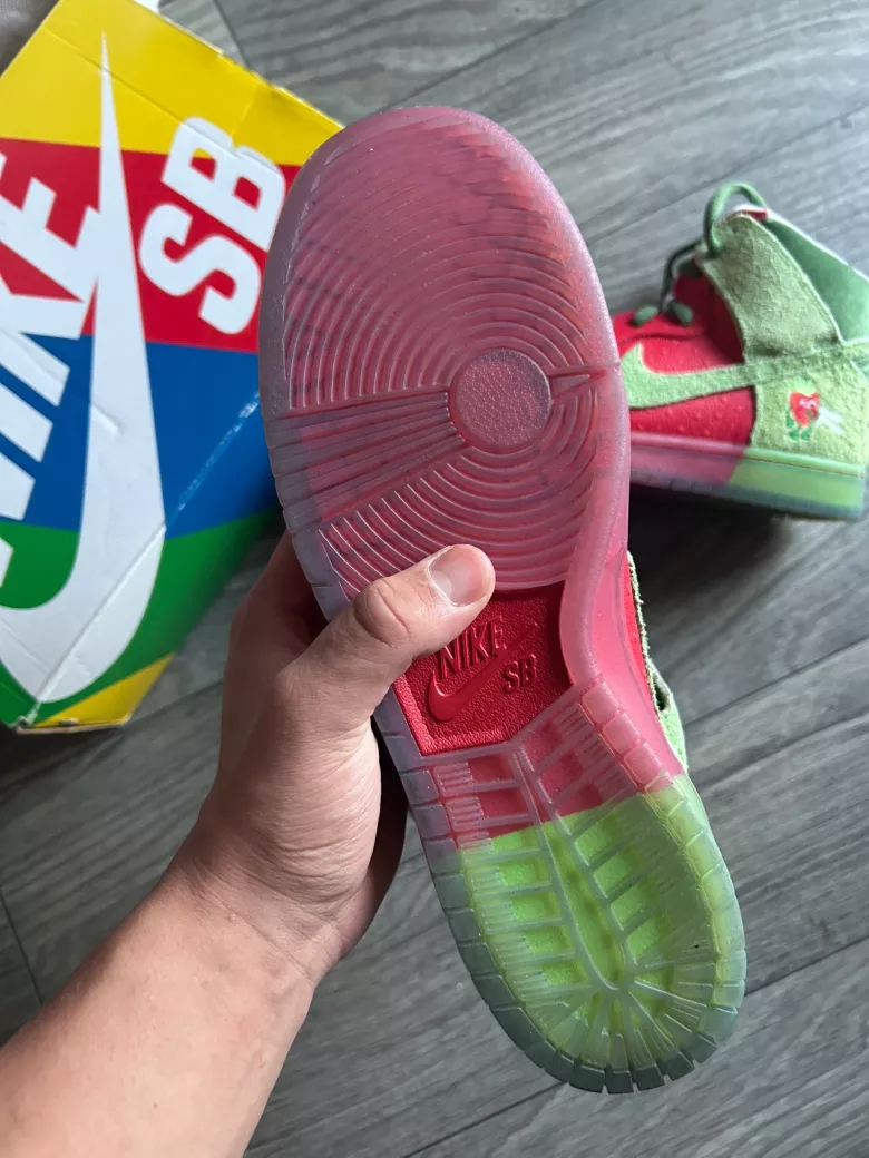 Nike SB Dunk High Strawberry Cough