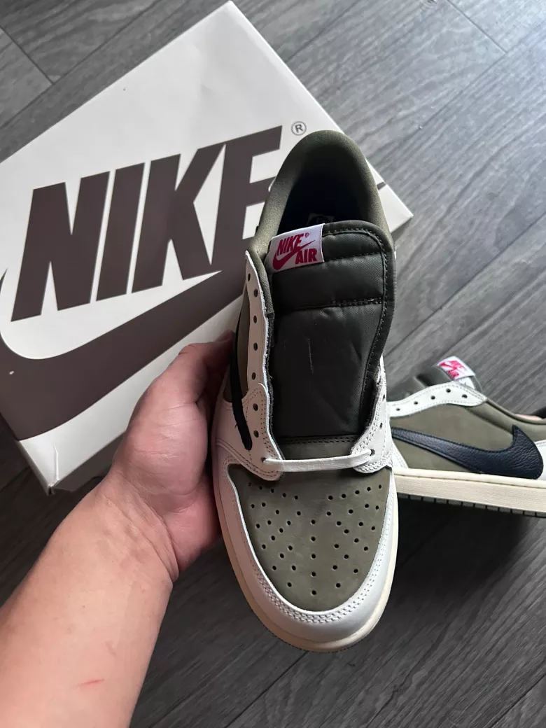 Travis Scott x Nike Air Jordan 1 Low medium Olive