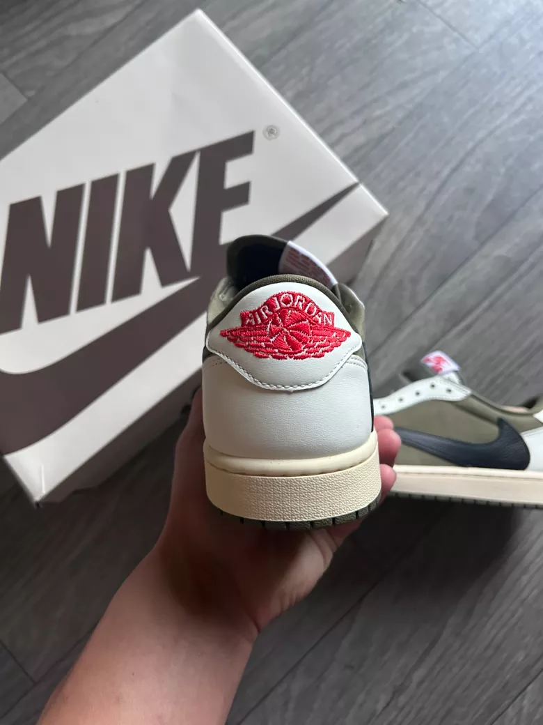 Travis Scott x Nike Air Jordan 1 Low medium Olive