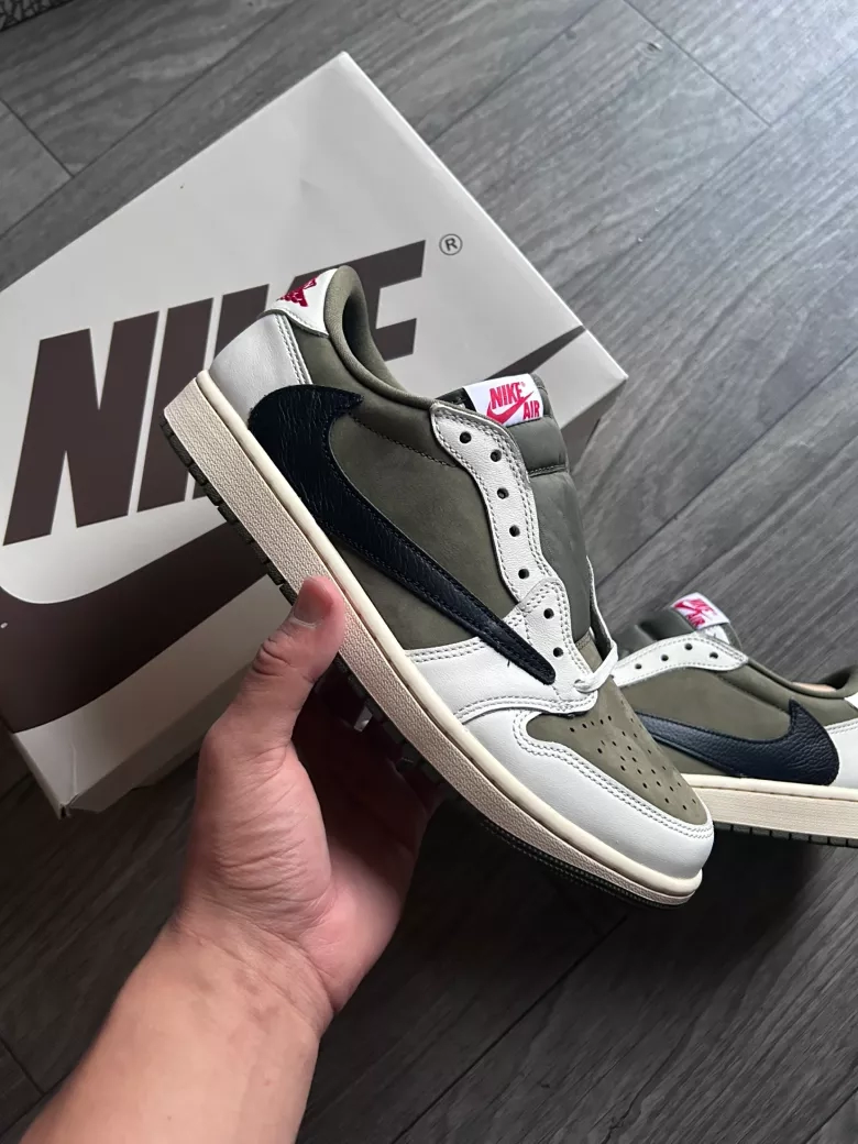 Travis Scott x Nike Air Jordan 1 Low medium Olive