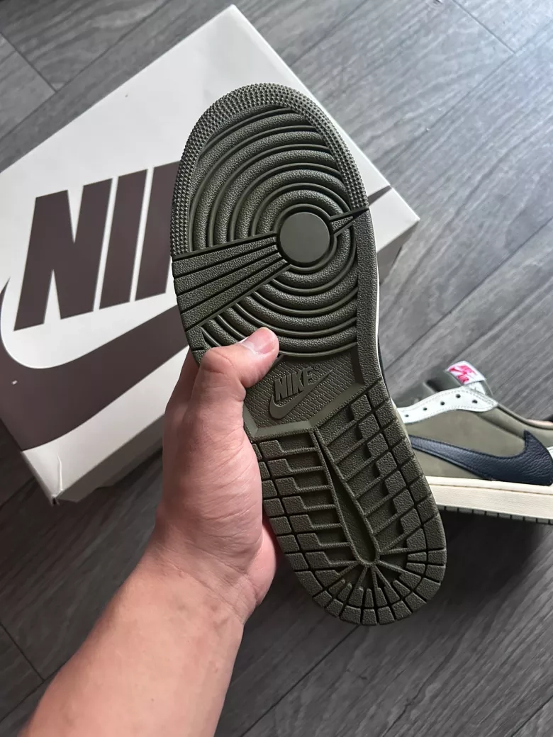 Travis Scott x Nike Air Jordan 1 Low medium Olive