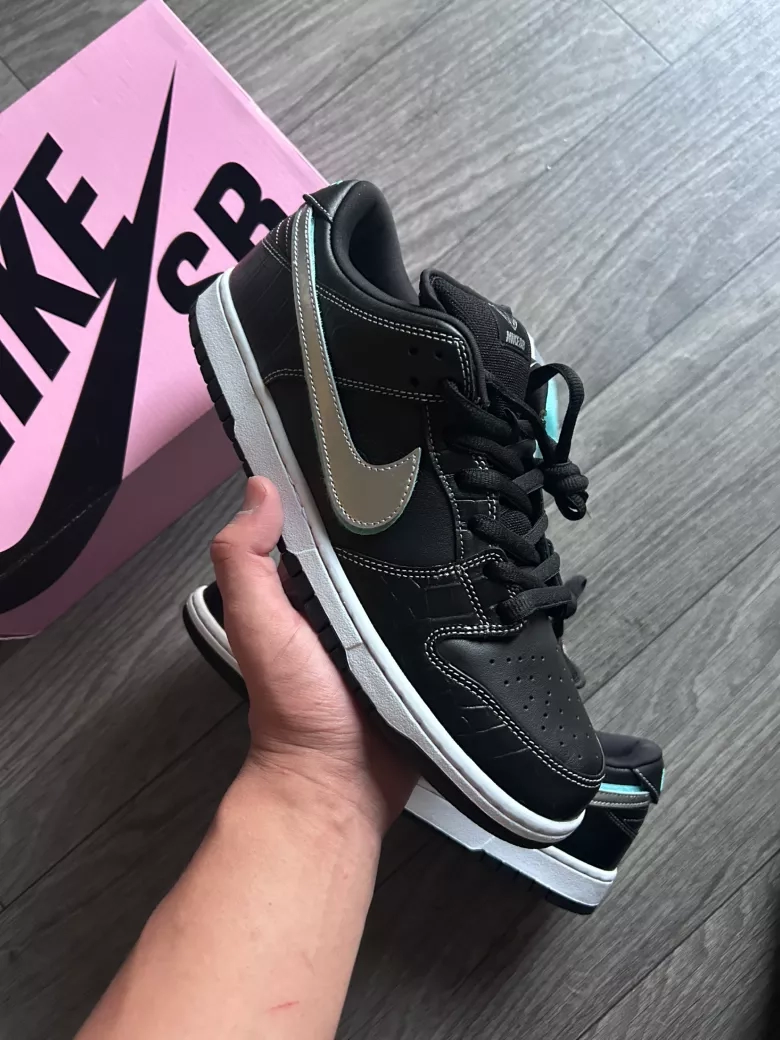 Nike SB Dunk Low Tiffany & co black diamond
