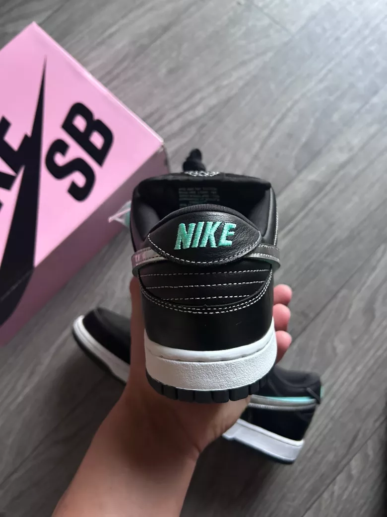 Nike SB Dunk Low Tiffany & co black diamond