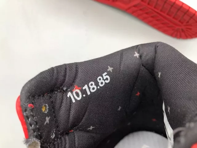 Air Jordan 1 Retro High OG "Bred"