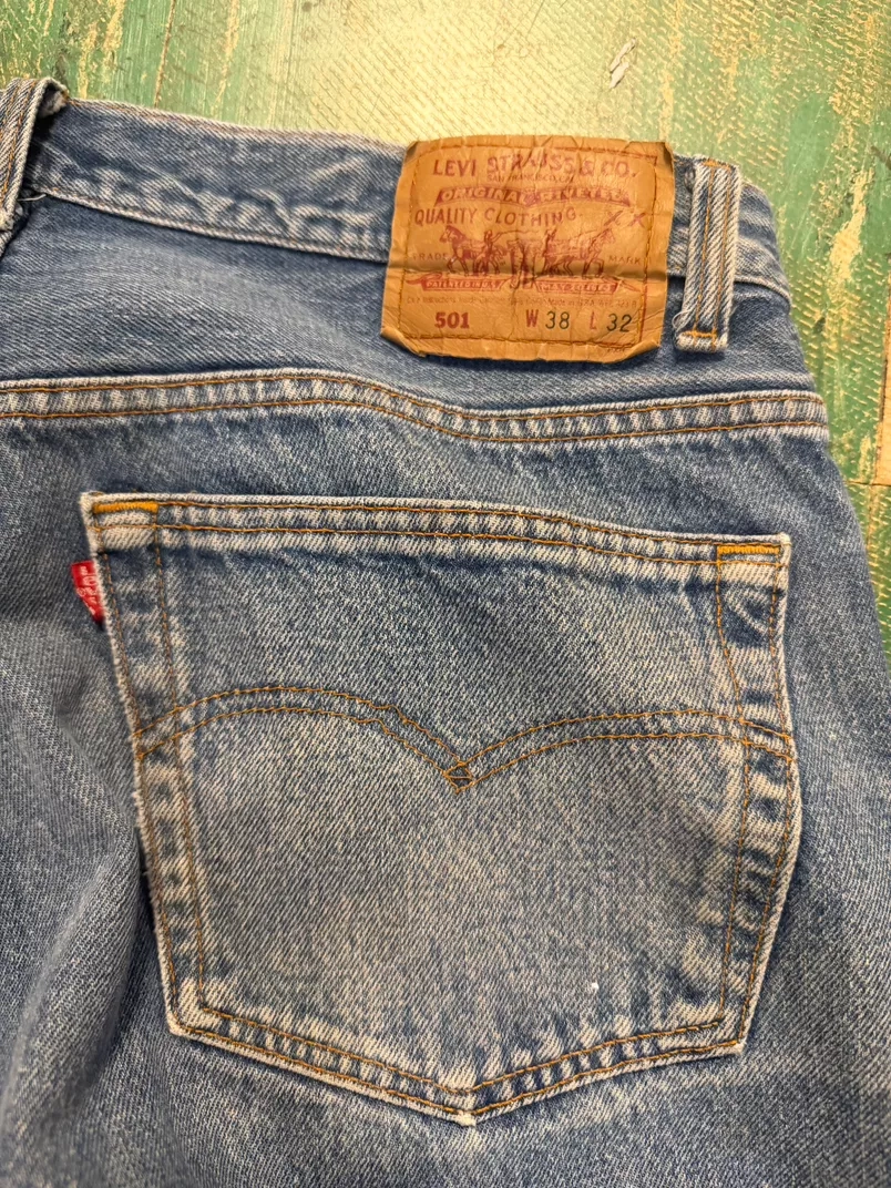 35x31 MEASURED 90’s Vintage Levi's 501 Blue Jeans