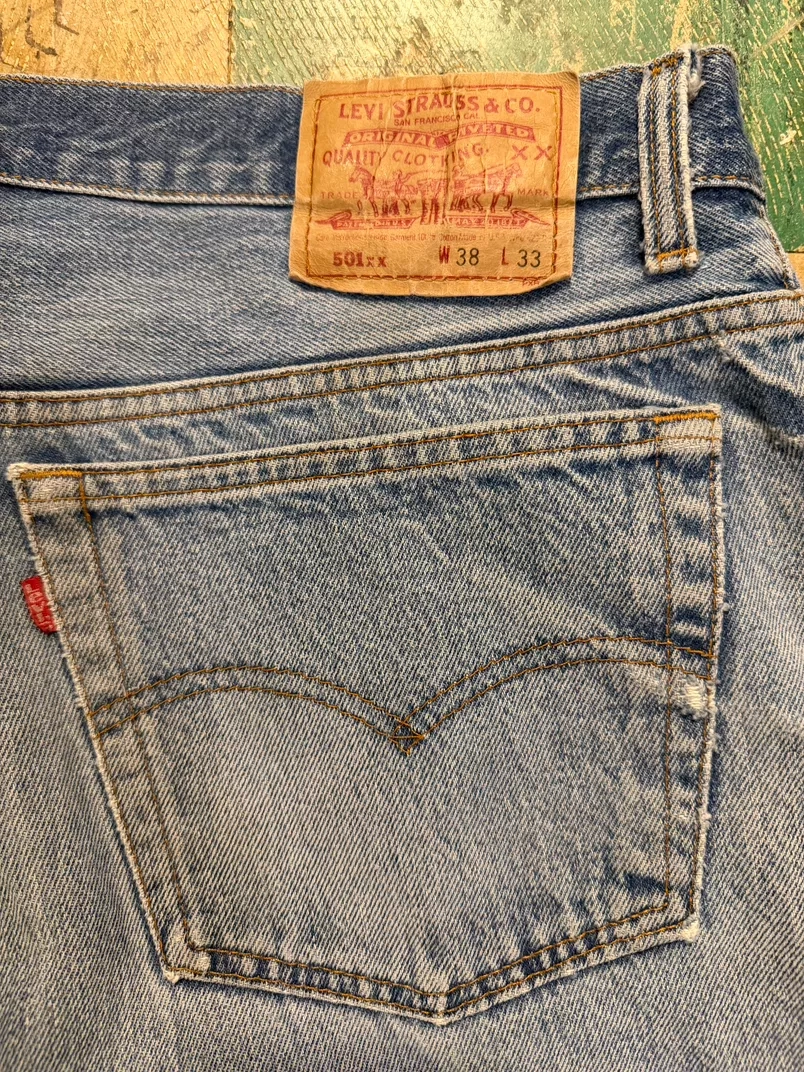 36x32 MEASURED 90’s Levi’s 501s