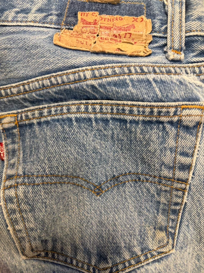 31x32 MEASURED Early 00’s Levi's 501 Button Fly Denim Jeans