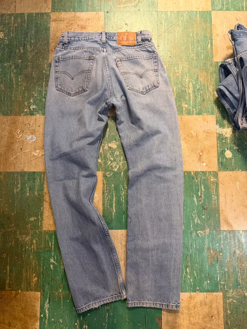 32x30 MEASURE 90’s Levi’s 505s zipper fly