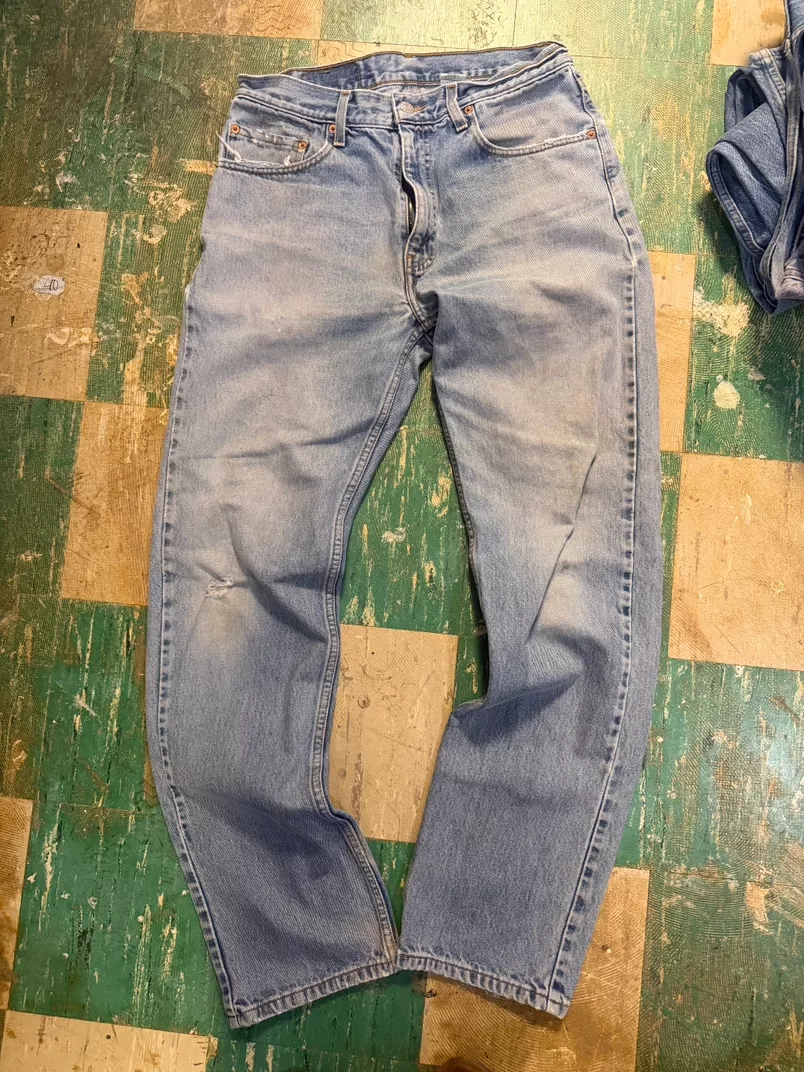 32x30 MEASURE 90’s Levi’s 505s zipper fly