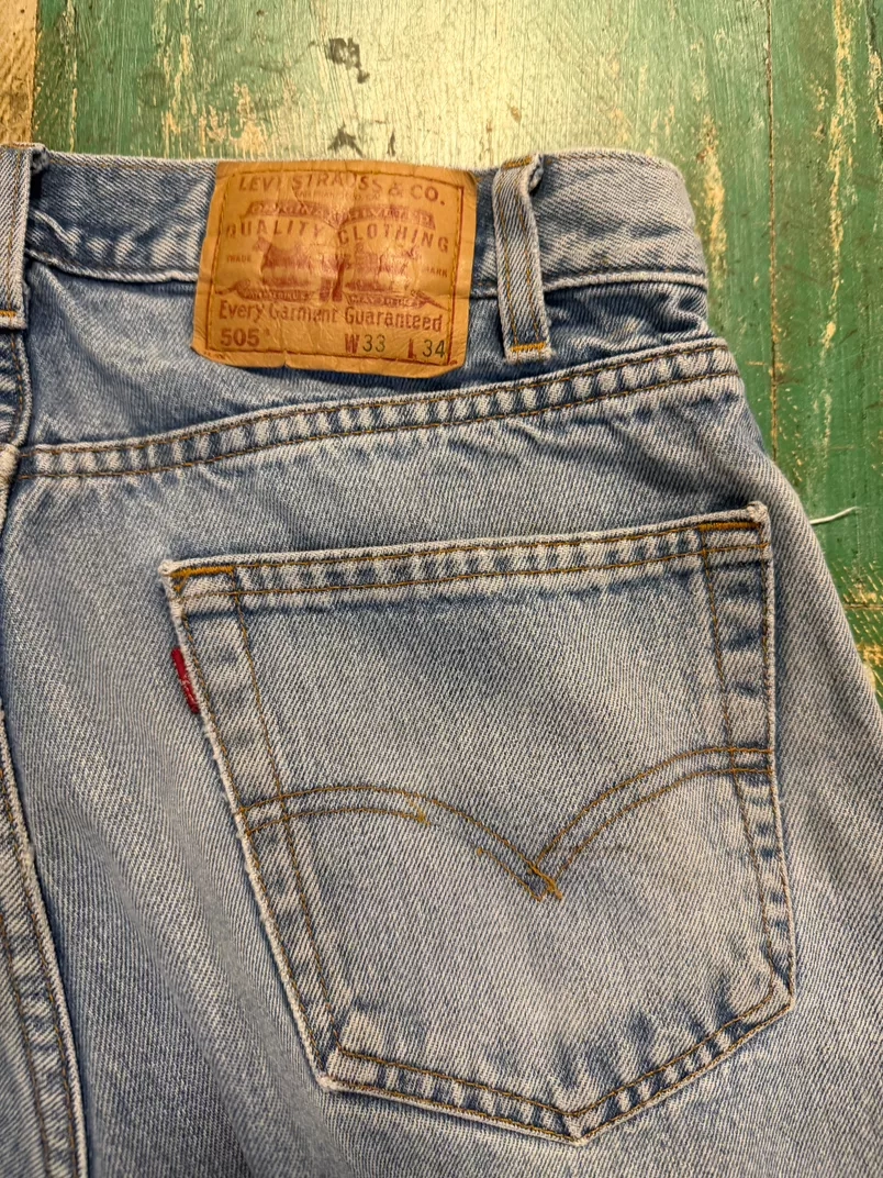 32x30 MEASURE 90’s Levi’s 505s zipper fly