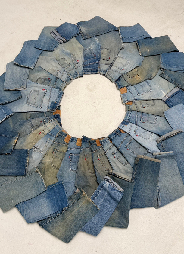 $1 TRUE VINTAGE REDLINE LEVIS