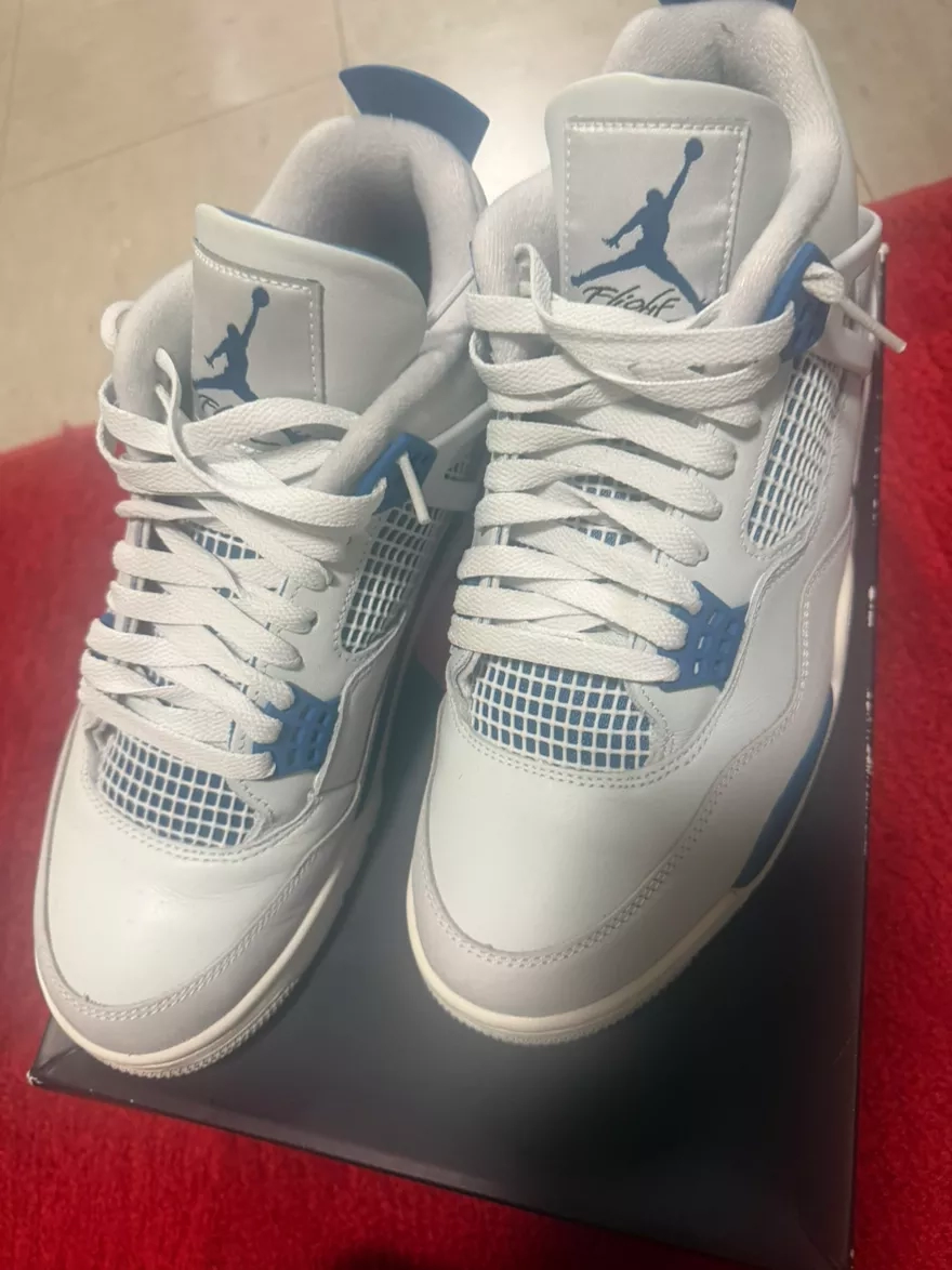 Air Jordan 4 'Military Blue' Sneakers