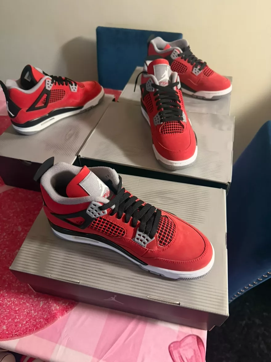 Air Jordan 4 toro bravo  Sneakers