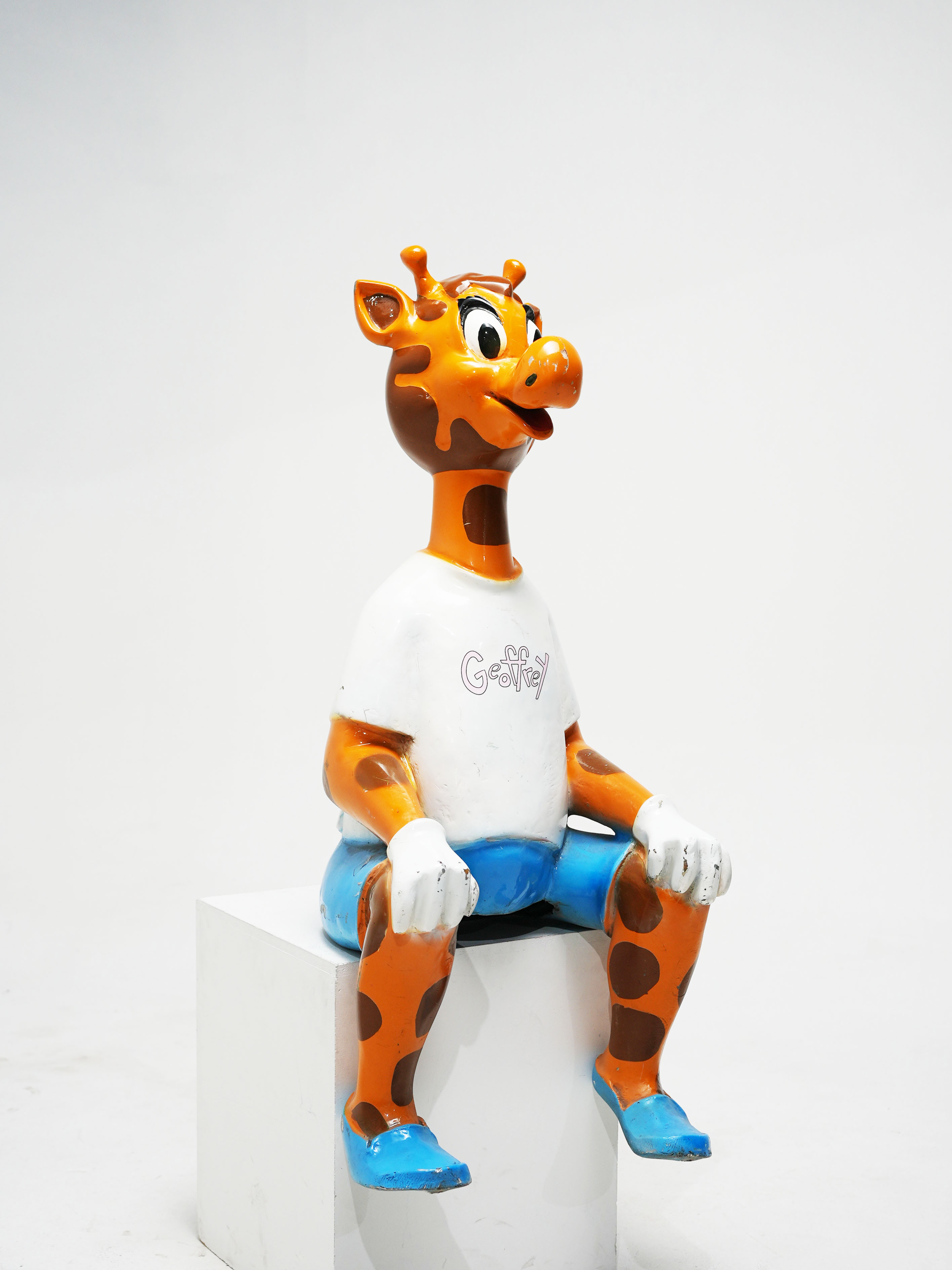 GEOFFREY TOYS 'R' US STATUE