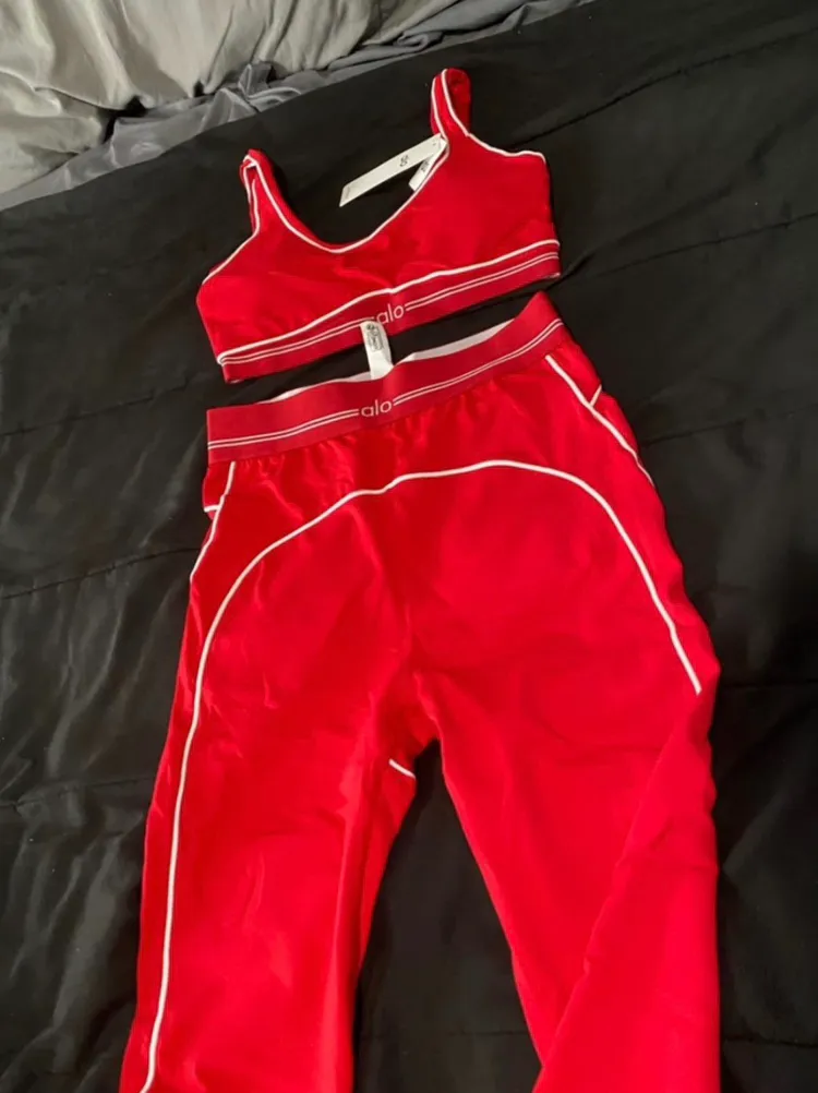SMALL ALO YOGA SET RED