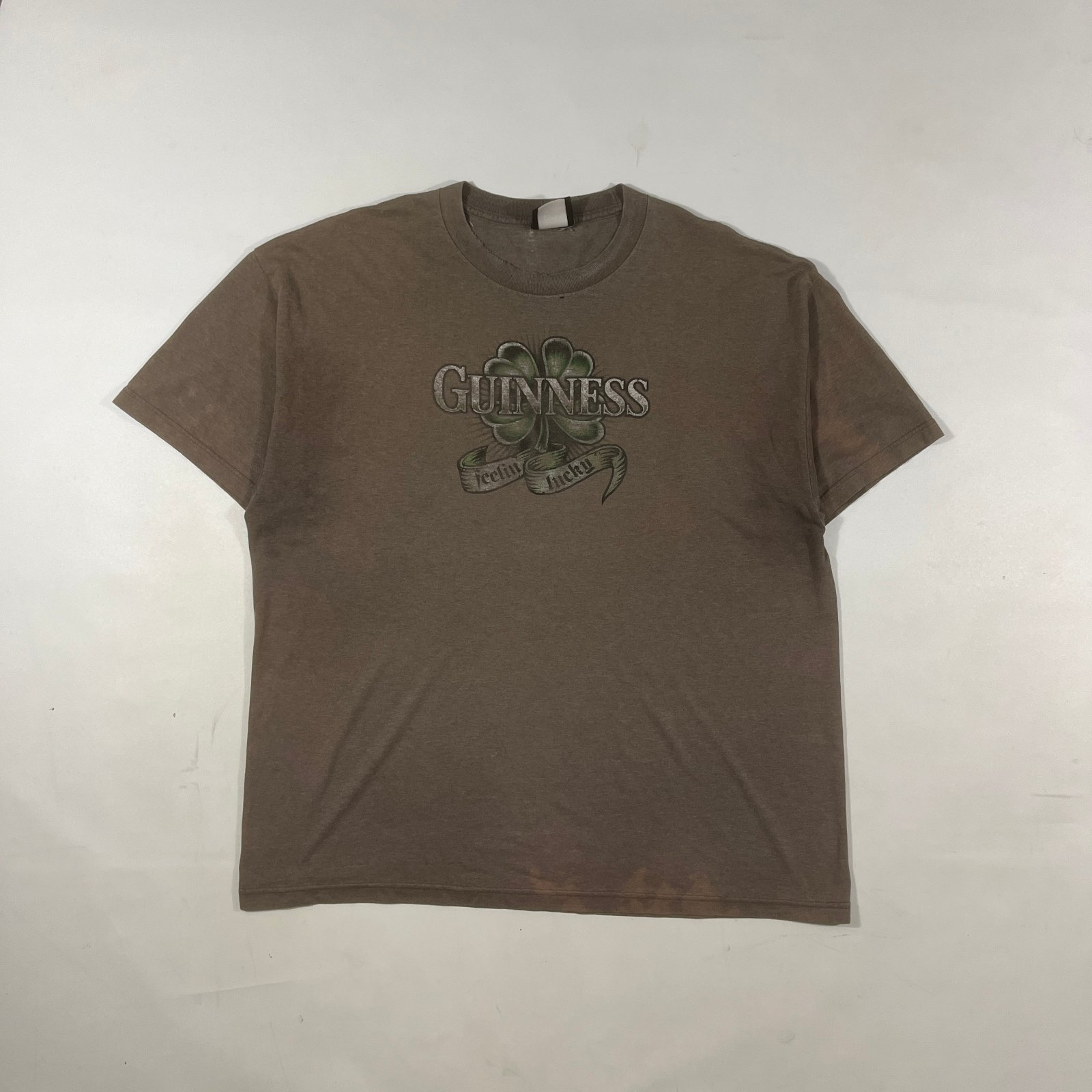 Vintage Guinness Beer Feelin' Lucky Shamrock Graphic Tee Brown