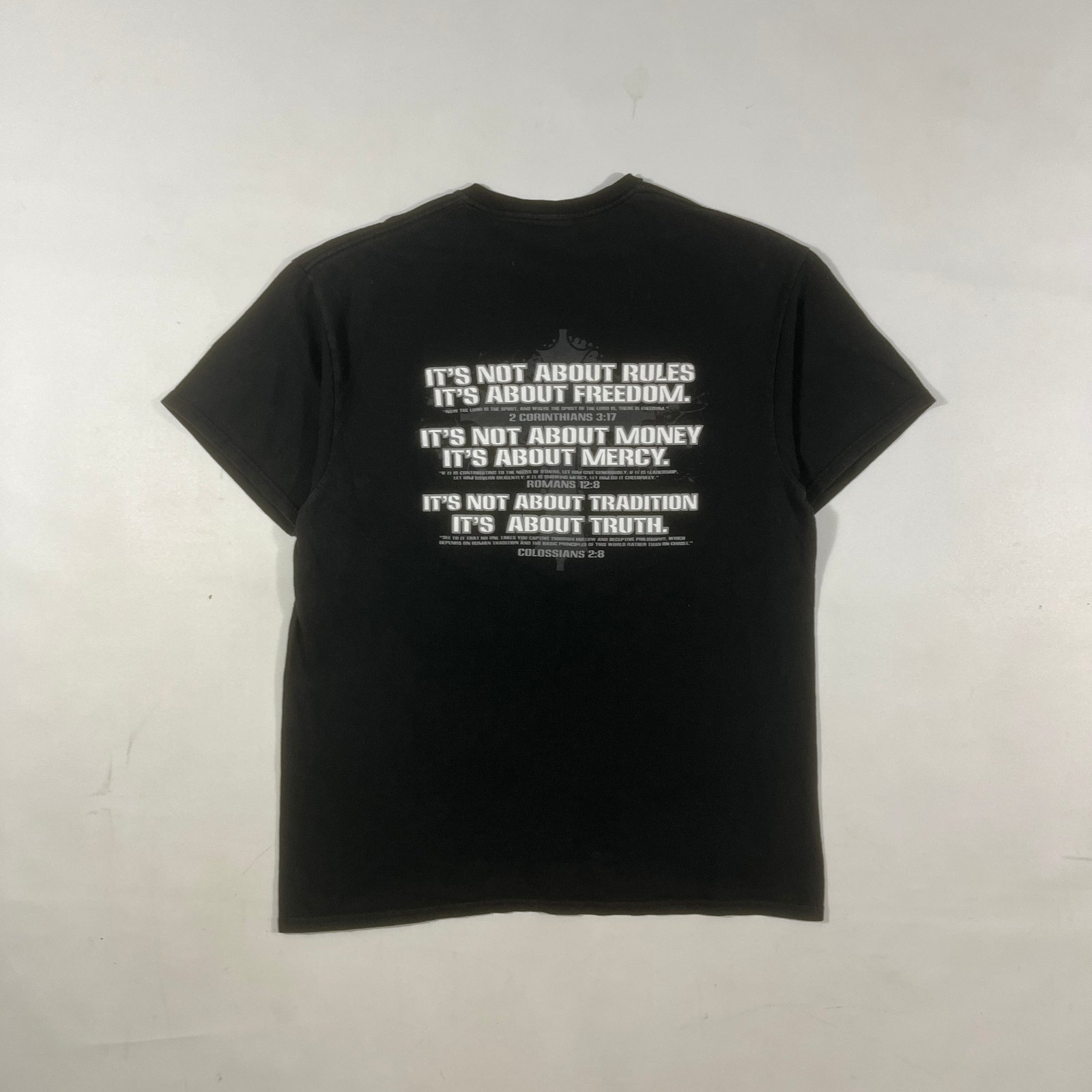 Vintage Y2K Christian "It's Not About Religion" Bible Verse Graphic Tee L