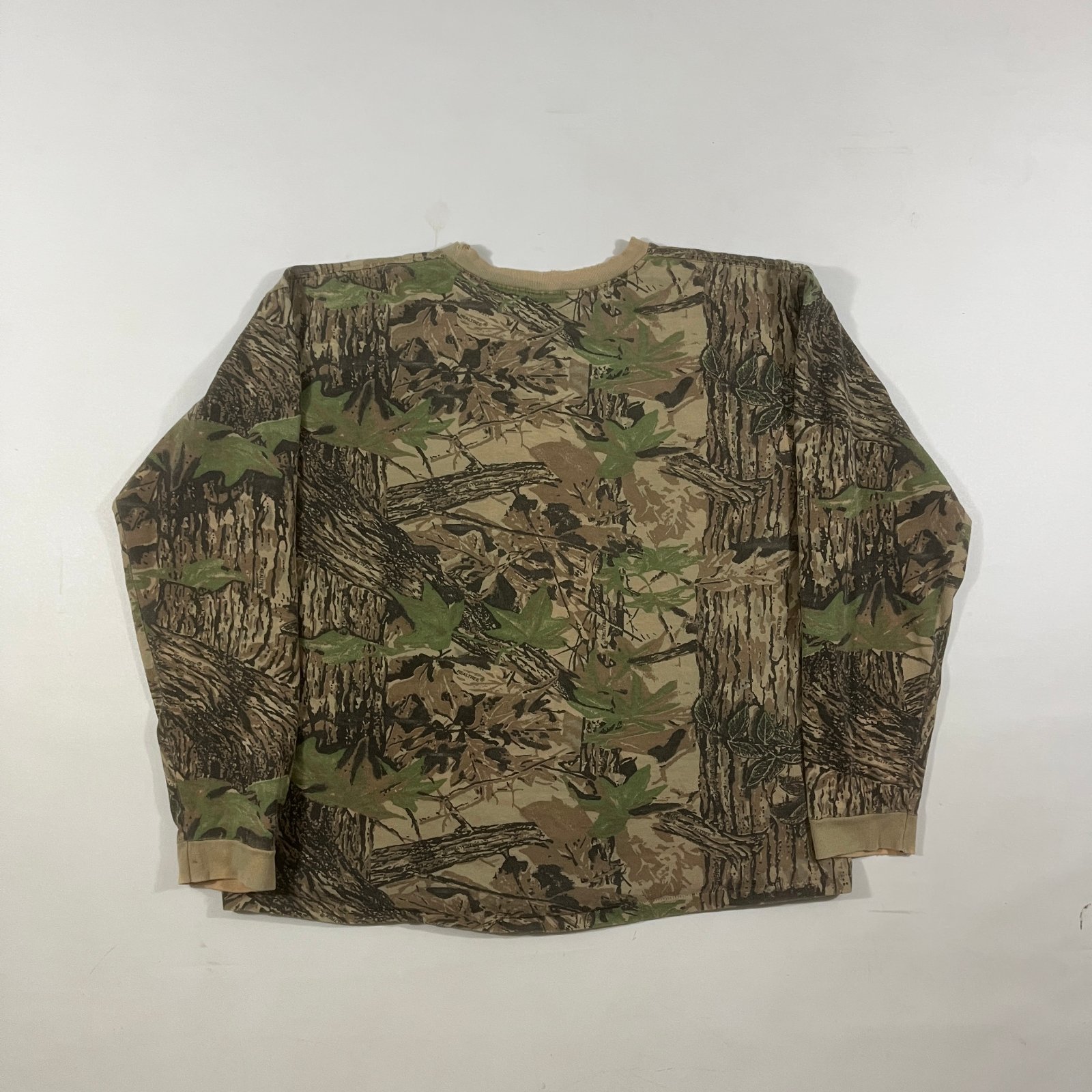 Vintage 90s Realtree Camo Long Sleeve Pocket Tee Hardwoods Hunting Shirt