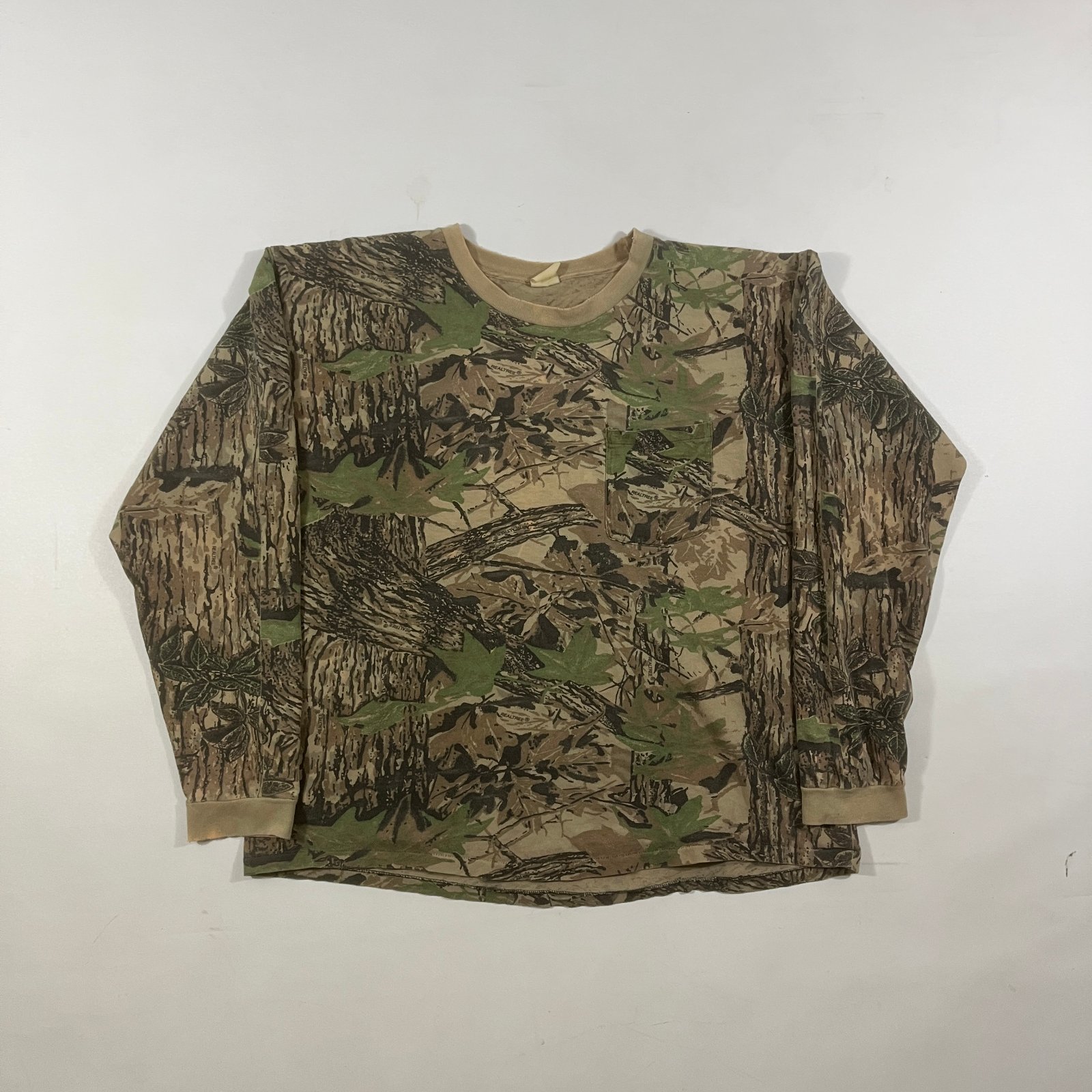 Vintage 90s Realtree Camo Long Sleeve Pocket Tee Hardwoods Hunting Shirt