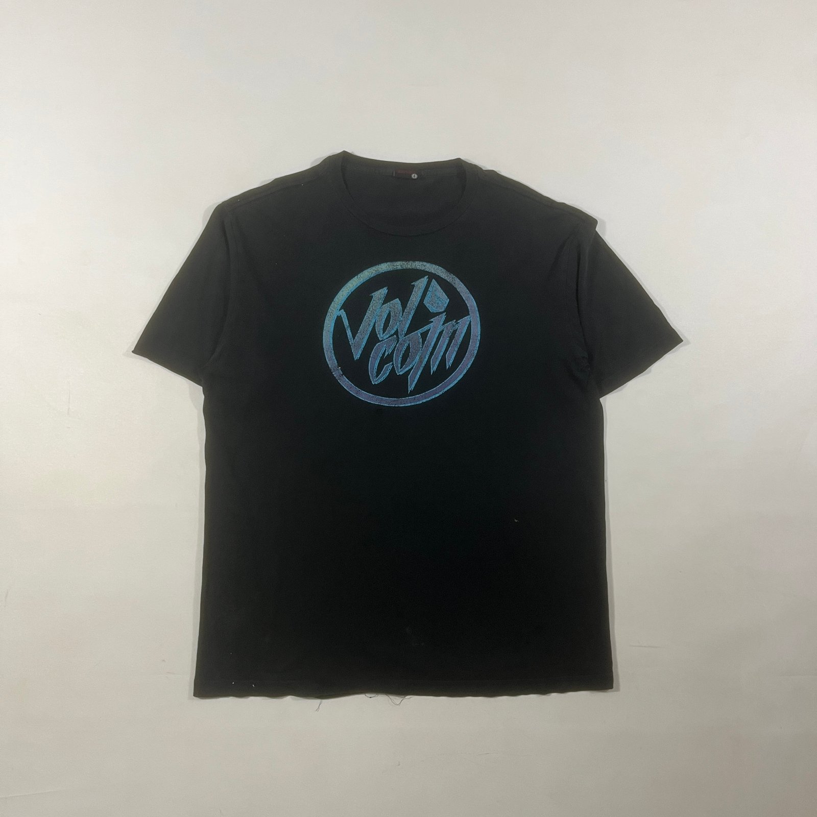 Vintage Y2K Volcom Circle Script Logo Faded Black Skate Surf Tee