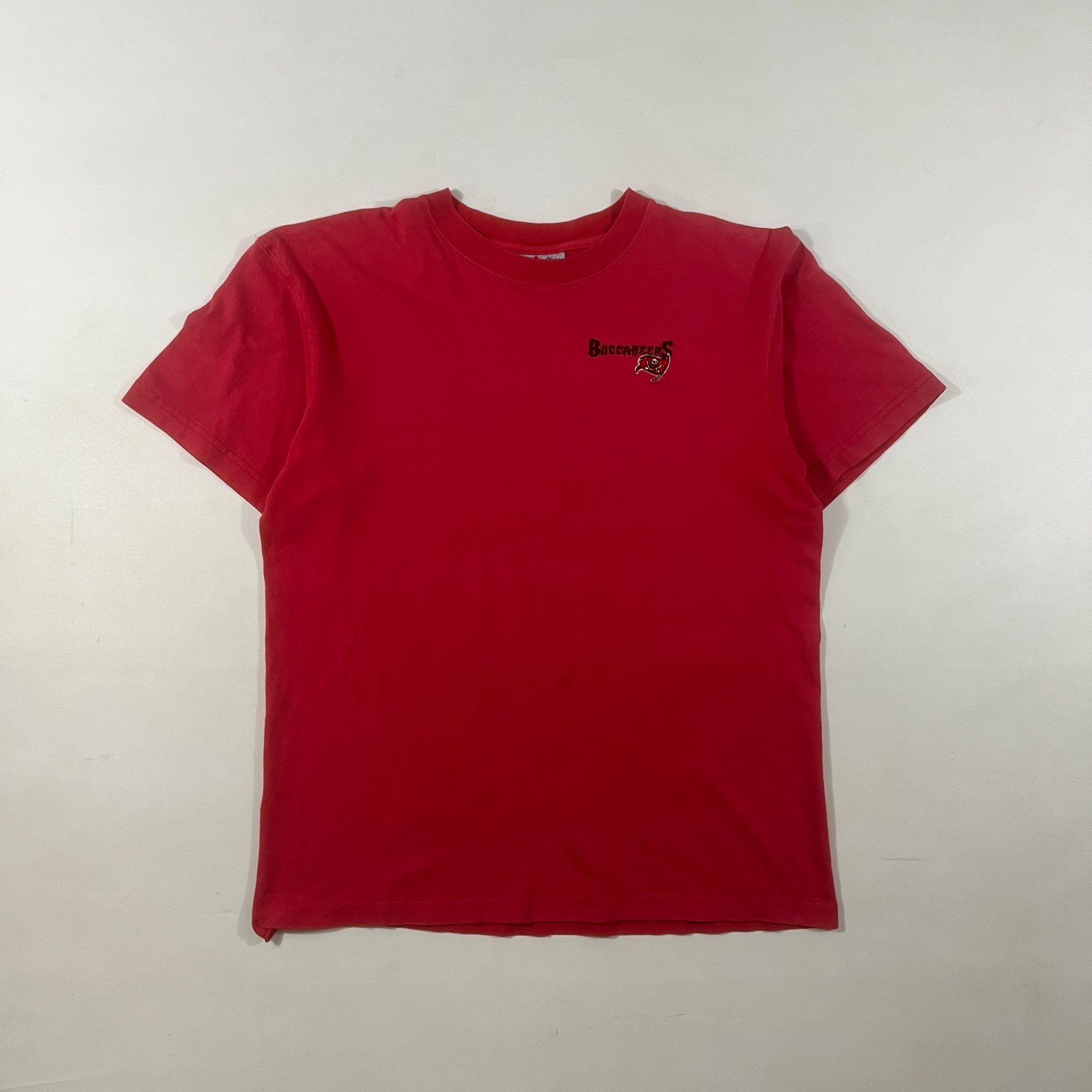 Vintage Majestic Tampa Bay Buccaneers Embroidered Logo Red NFL Tee Large