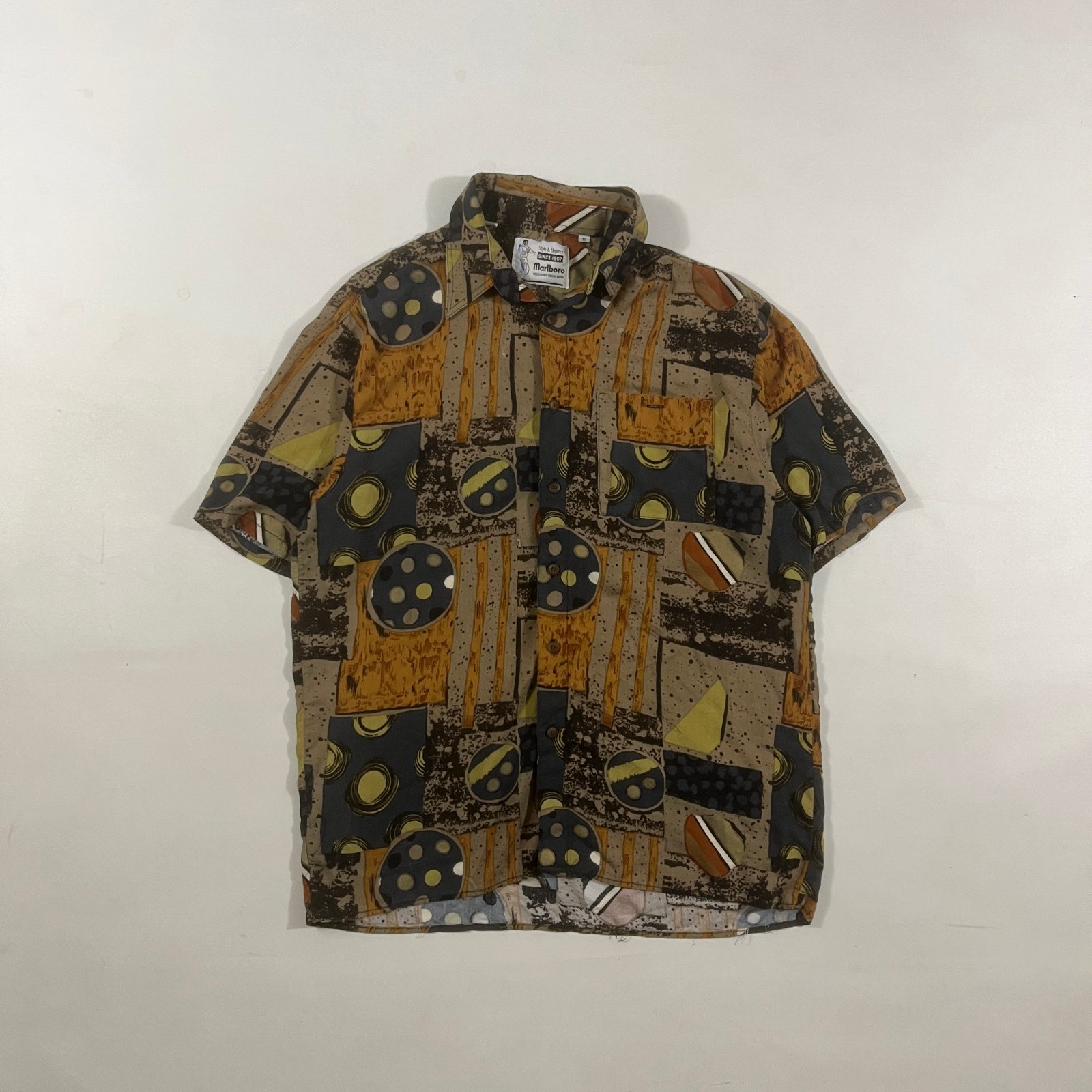 Vintage 90s Marlboro Abstract Geometric Print Short Sleeve Button Up Shirt