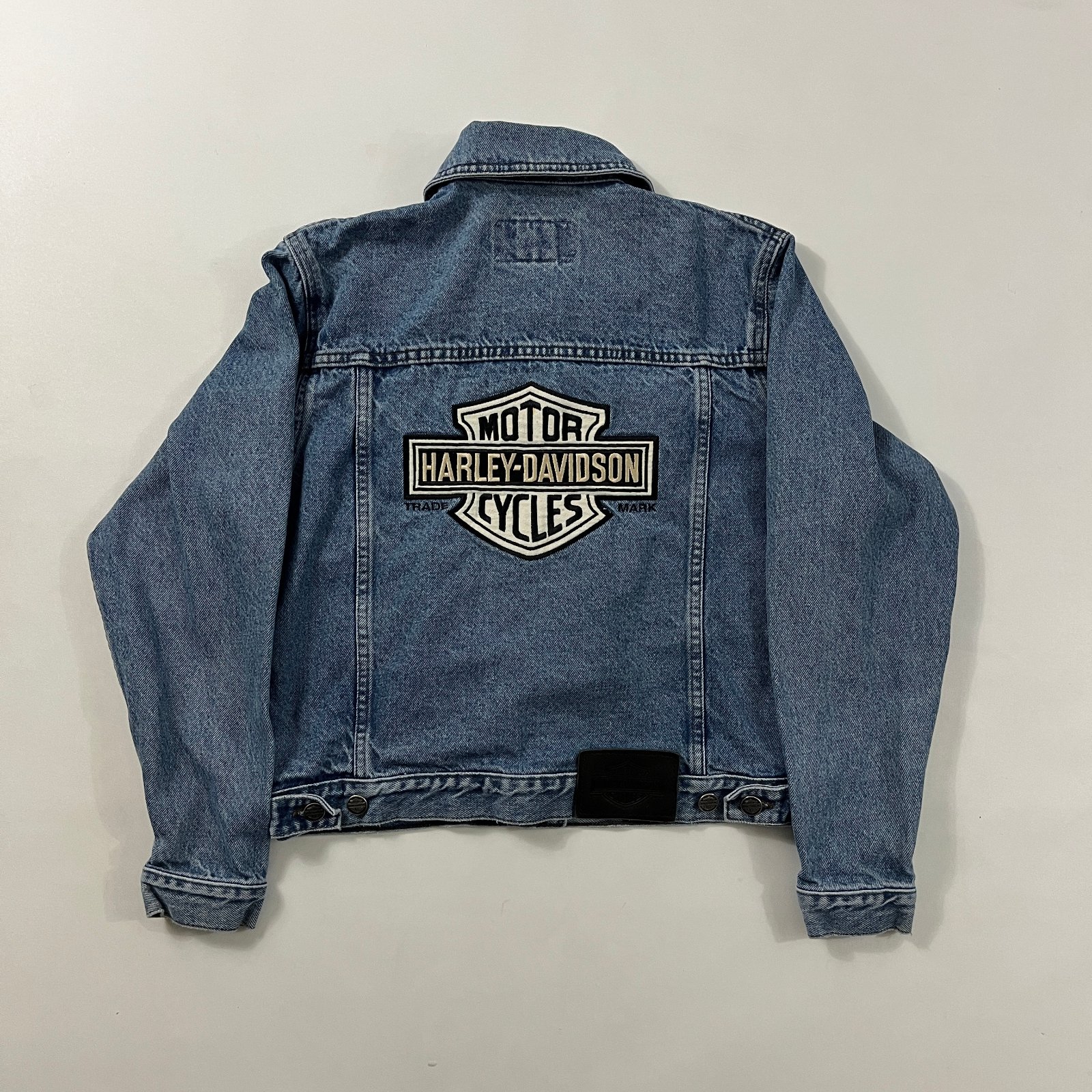 Vintage Harley-Davidson Bar & Shield Patch Medium Wash Denim Trucker Jacket XS