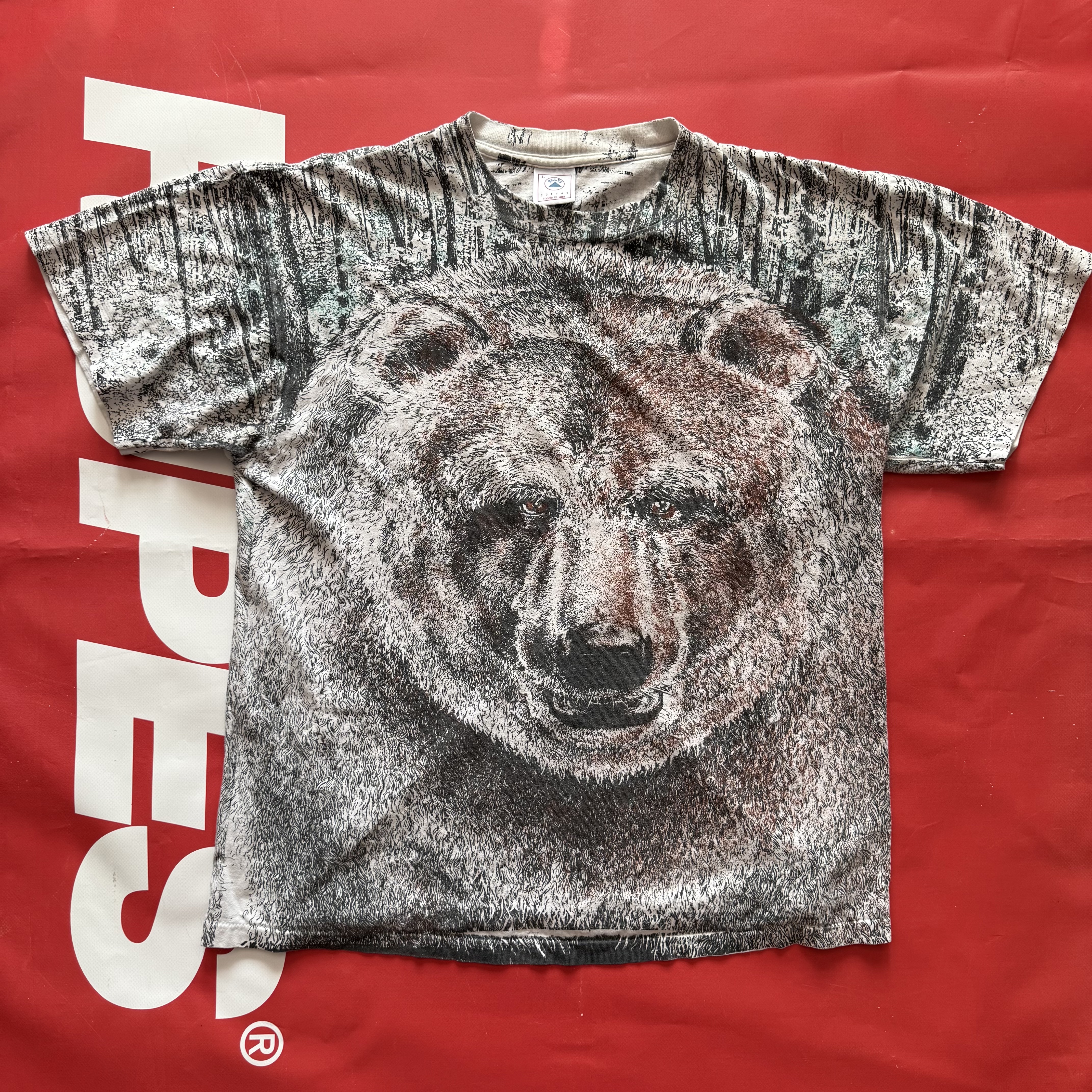 Vintage 90s Grizzly Bear All Over Print T-Shirt Large