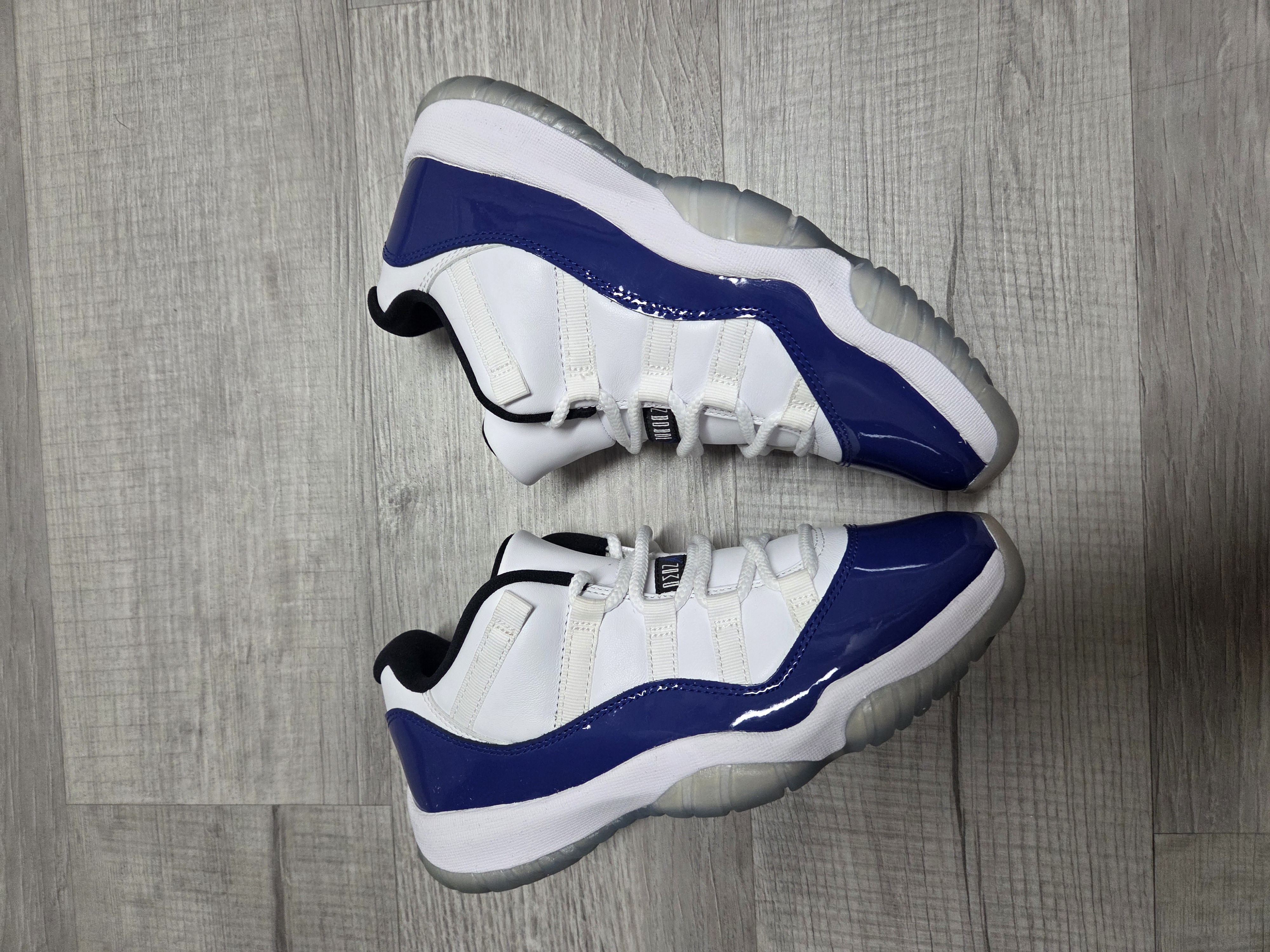 Jordan 11 low white concord (womens)