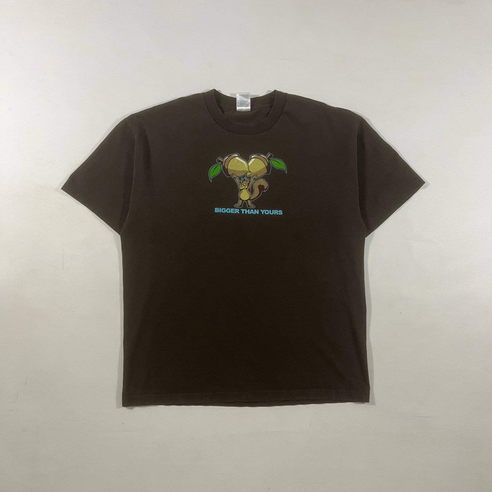 Vintage Y2K "Bigger Than Yours" Squirrel Nuts Funny Graphic Tee Brown XL