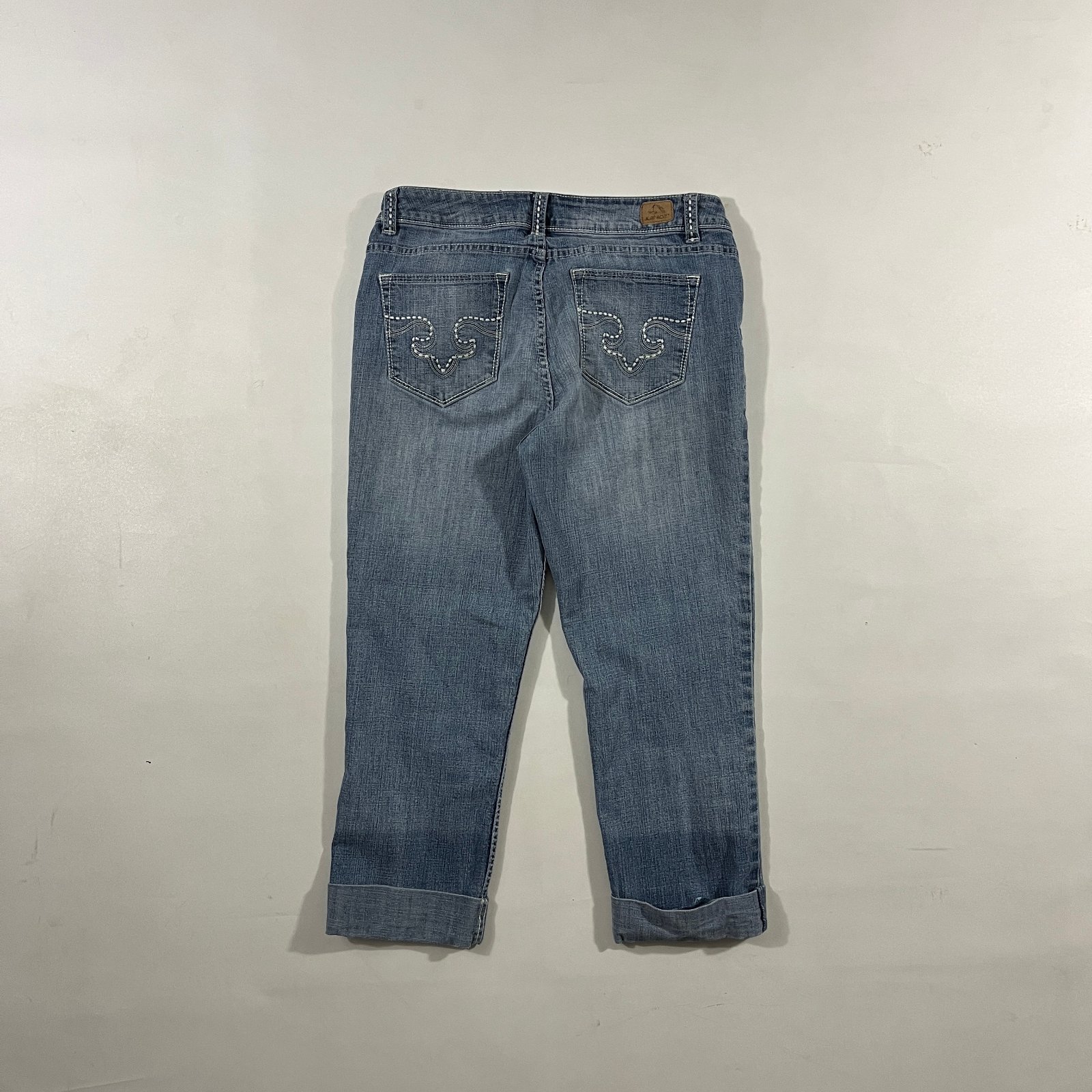Jordache Y2K Medium Wash Contrast Stitch Cropped Capri Jeans Size 6